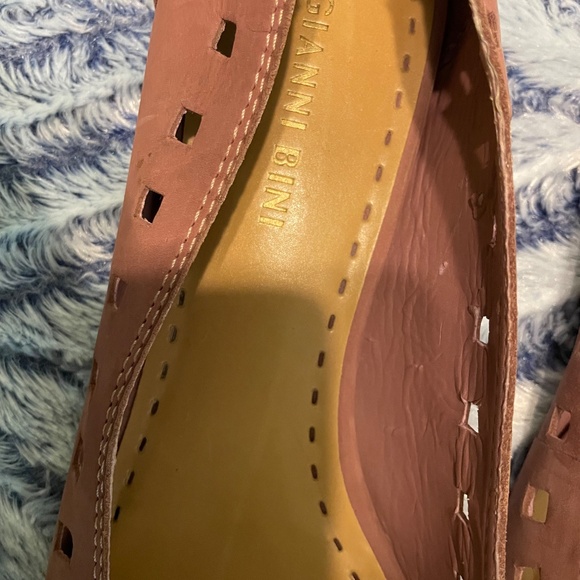 GIANNI BINI Suede Ballet Flats with cuts out and Bow, pink, Size 9M - Picture 4 of 5
